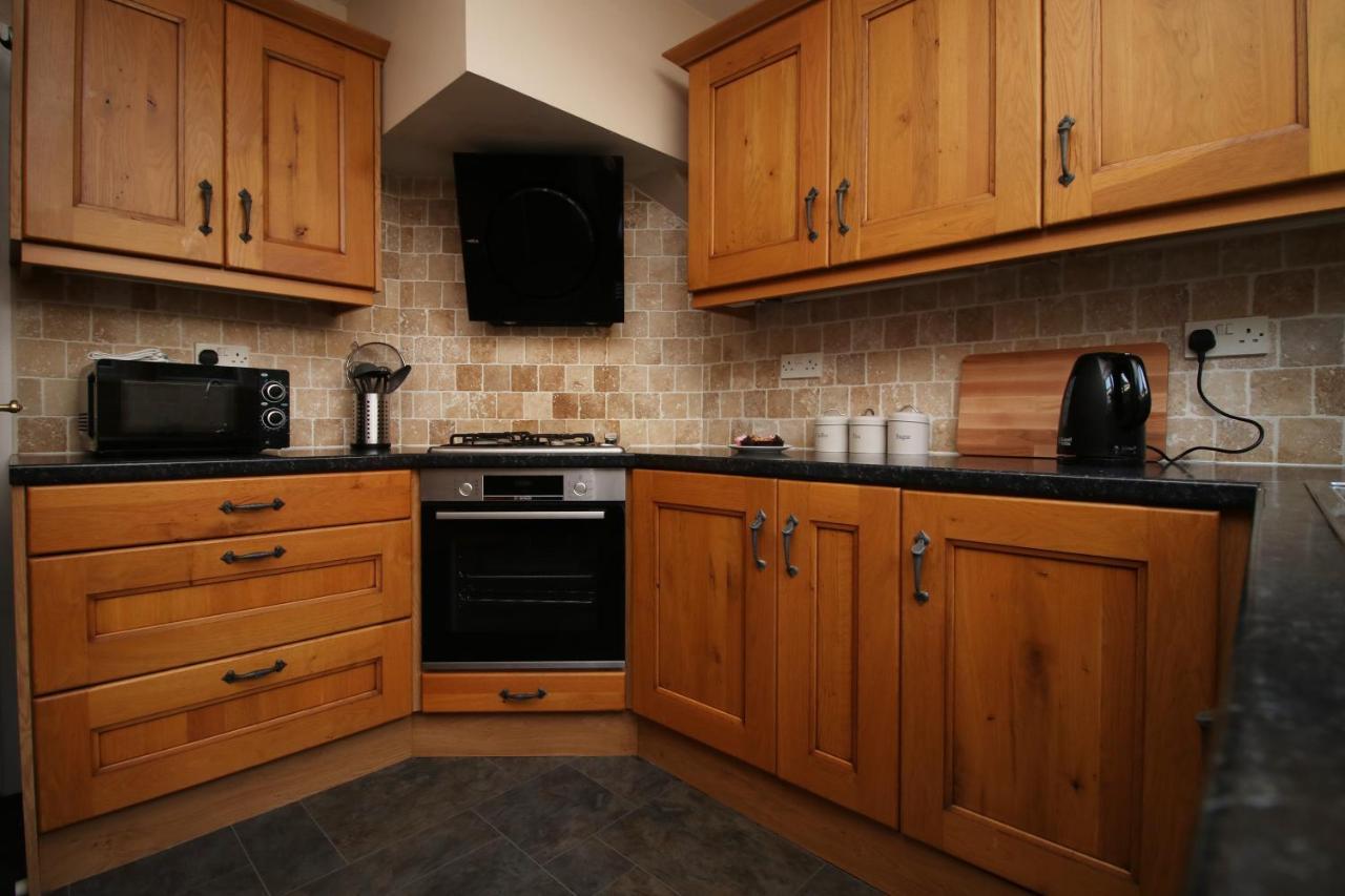 Becky'S Bungalow By Ty Sa -Spacious 4 Bed Bungalow Cardiff Esterno foto