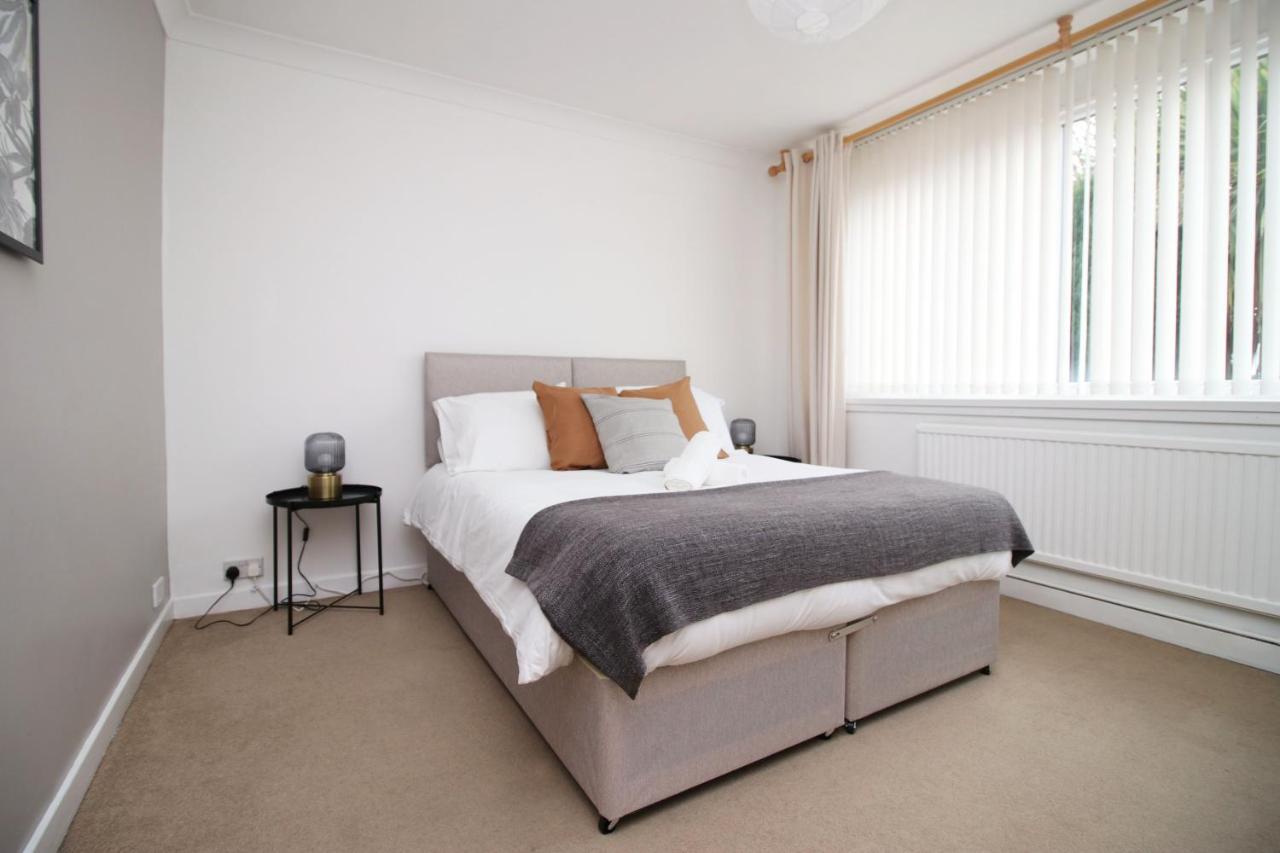 Becky'S Bungalow By Ty Sa -Spacious 4 Bed Bungalow Cardiff Esterno foto