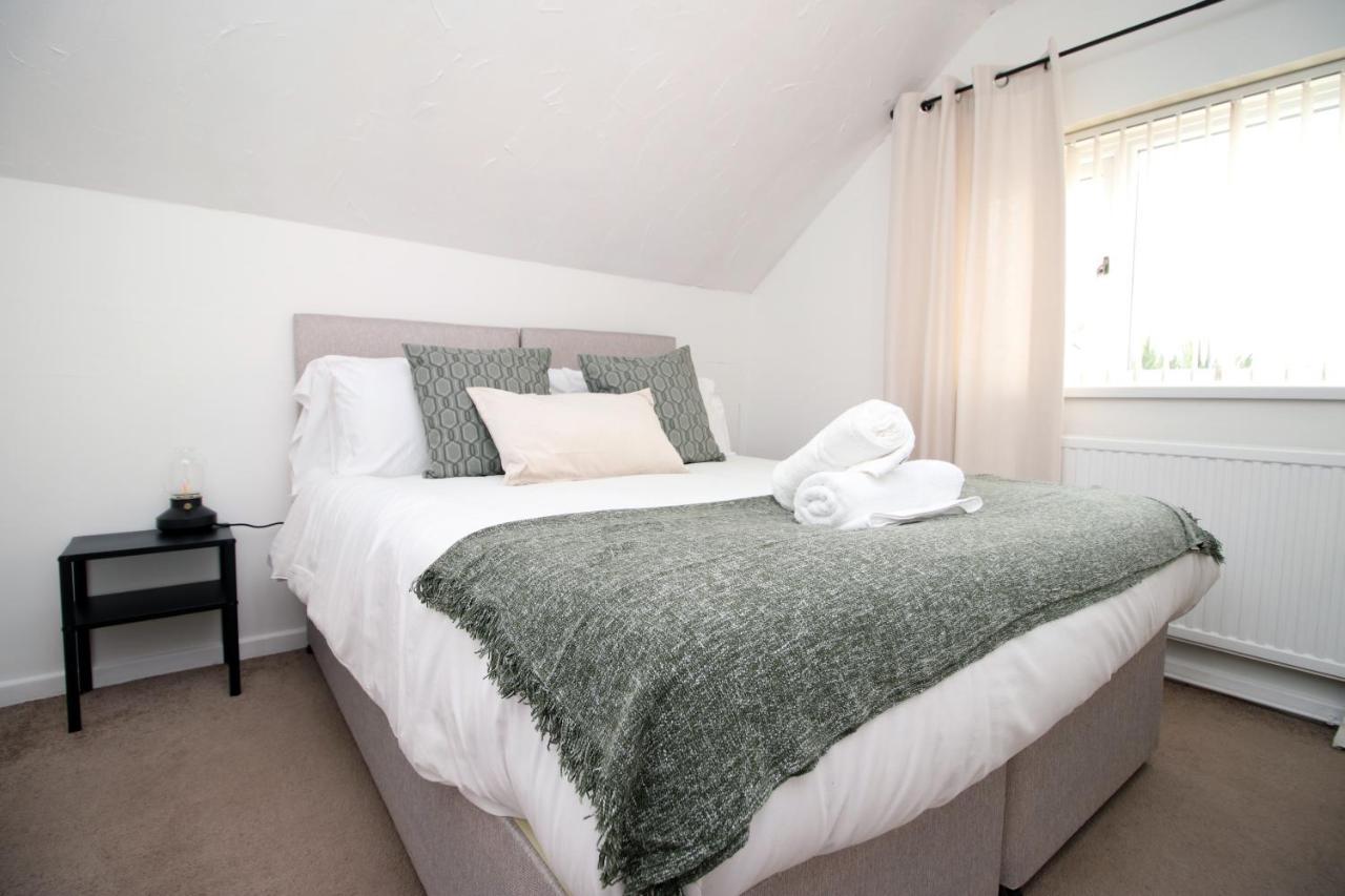 Becky'S Bungalow By Ty Sa -Spacious 4 Bed Bungalow Cardiff Esterno foto
