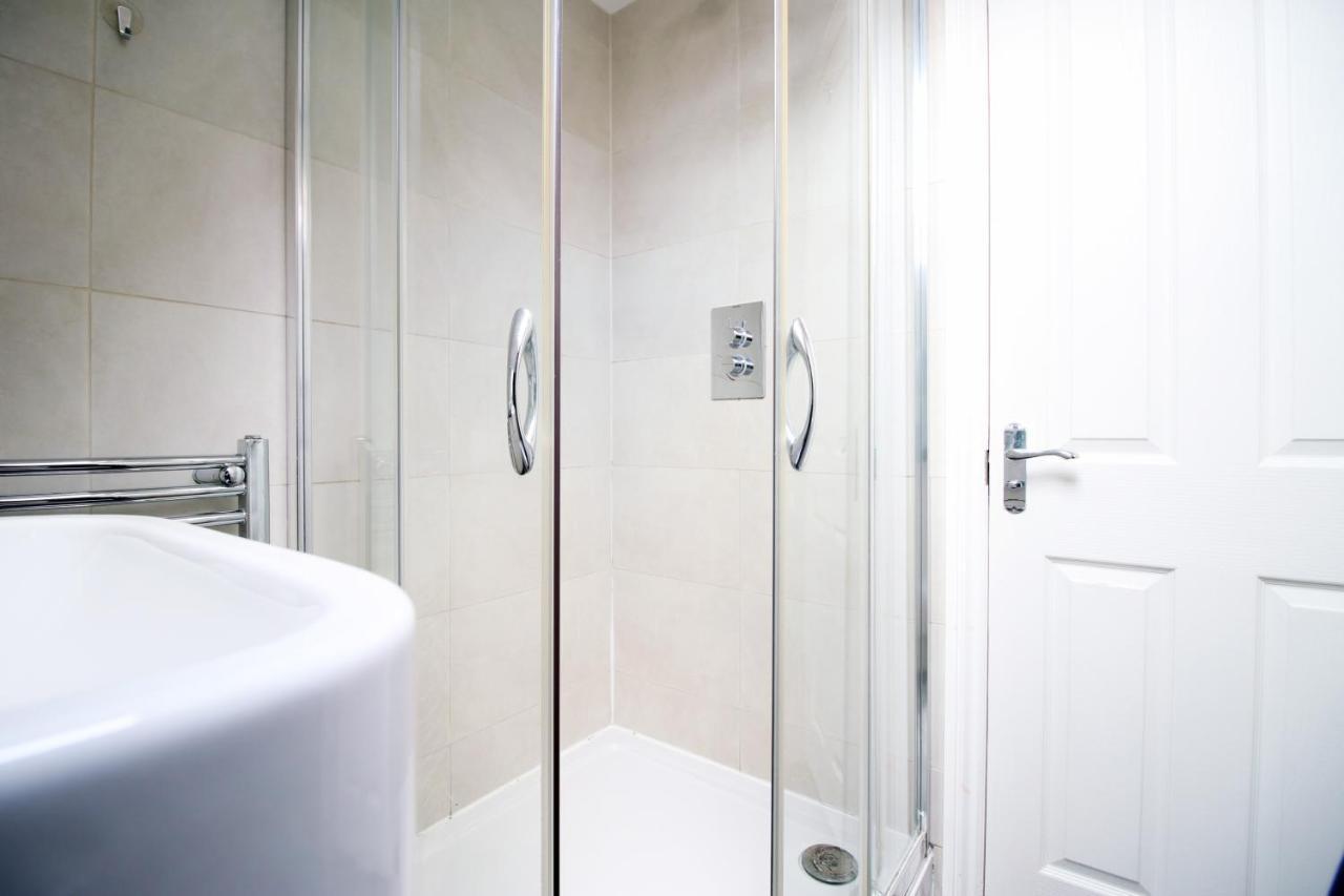 Becky'S Bungalow By Ty Sa -Spacious 4 Bed Bungalow Cardiff Esterno foto
