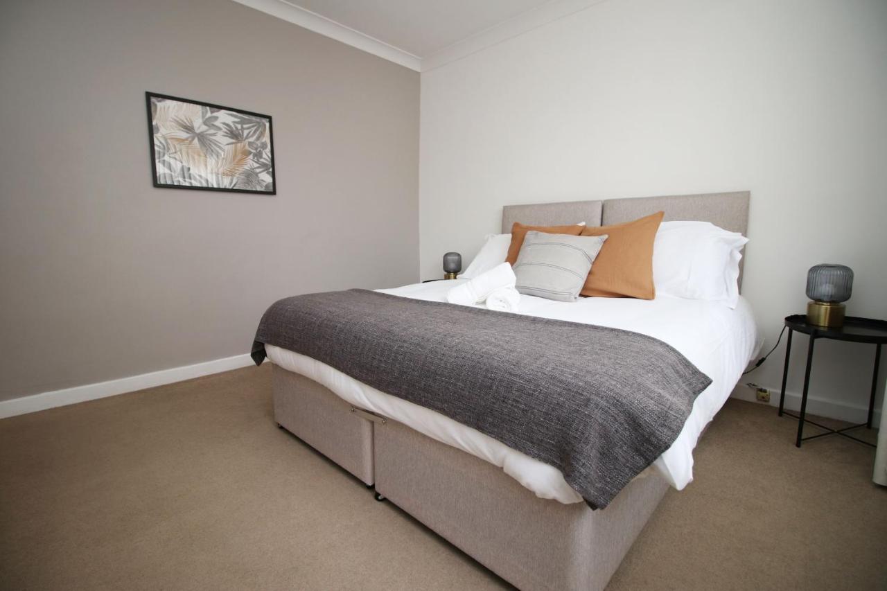 Becky'S Bungalow By Ty Sa -Spacious 4 Bed Bungalow Cardiff Esterno foto