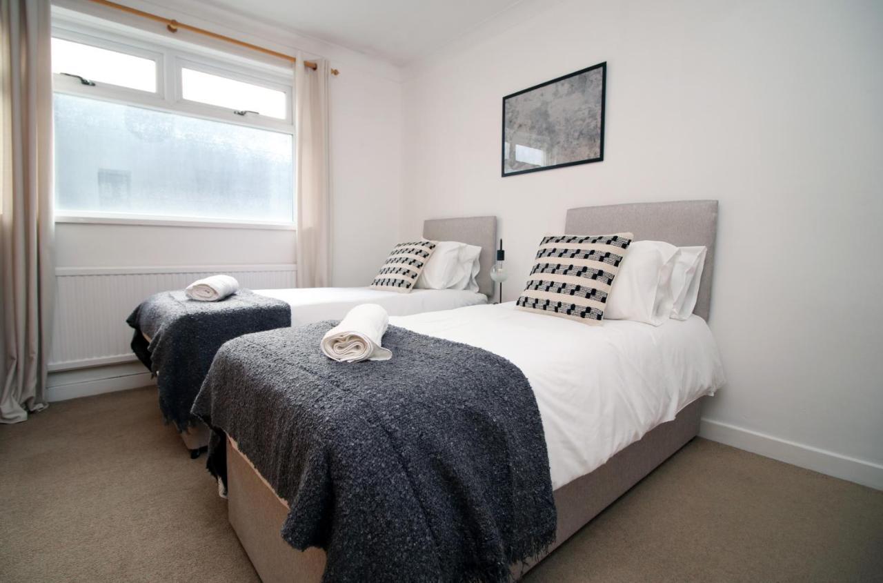 Becky'S Bungalow By Ty Sa -Spacious 4 Bed Bungalow Cardiff Esterno foto